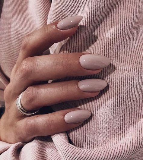 Ongles Beiges, Winter Nails Gel, Kutek Disney, Manikur Kuku, Nude Nail Designs, Beige Nails, Casual Nails, Makijaż Smokey Eye, Nagel Inspo