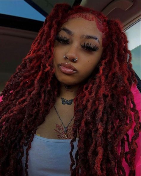 Females With Dreads Locs, Cute Hairstyles Braided, Pink Dreadlocks, Dreads Black Women, Red Dreadlocks, Red Hair Outfits, Red Dreads, Pink Dreads, Short Dreadlocks Styles