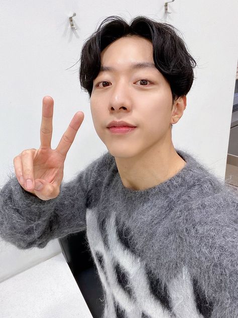 Lee Jungshin, Cnblue Jungshin, Cn Blue, Cnblue, Knights, Korean Actors, Cinderella, Kdrama, On Twitter