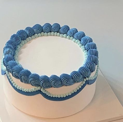 Aqua Cake, Shower Aesthetic, Birthday Cakes, Turquoise Bracelet, Cake Decorating, Birthday Cake, Baby Shower, Turquoise, Shower