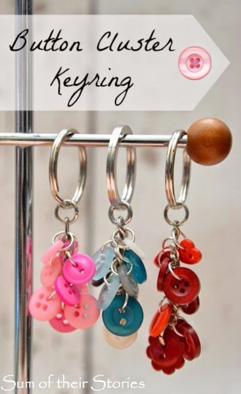 DIY Projects and Crafts Made With Buttons - Button Cluster Key Ring - Easy and Quick Projects You Can Make With Buttons - Cool and Creative Crafts, Sewing Ideas and Homemade Gifts for Women, Teens, Kids and Friends - Home Decor, Fashion and Cheap, Inexpensive Fun Things to Make on A Budget http://diyjoy.com/diy-projects-buttons Tassen Hanger, Diy Button Crafts, Buttons Crafts Diy, Button Creations, Diy Buttons, Button Art, Button Jewelry, Button Crafts, Sewing Gifts