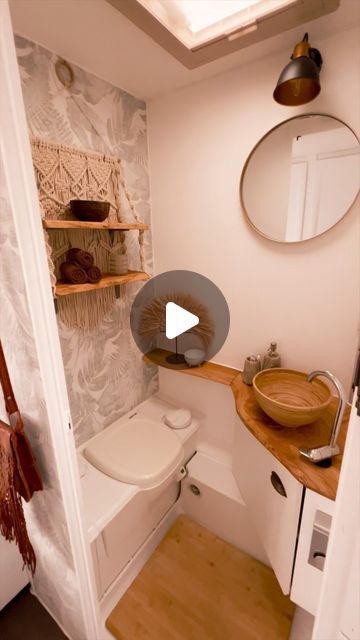 Camper Renovation Bathroom, Caravan Interior Ideas, Rangement Caravaning, Caravan Bathroom, Caravan Renovation Diy, Caravan Interior Makeover, Vintage Caravan Interiors, Camper Bathroom, Caravan Makeover