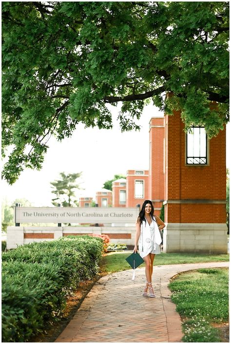 INSPO: Kelly & Jada | 49er Graduate | UNC Charlotte — vika photography Grad Picture Poses, Grad Picture Ideas, Unc Charlotte, Graduated College, Grad Shoot, Just Graduated, Graduation Photography Poses, College Graduation Pictures, Grad Pic