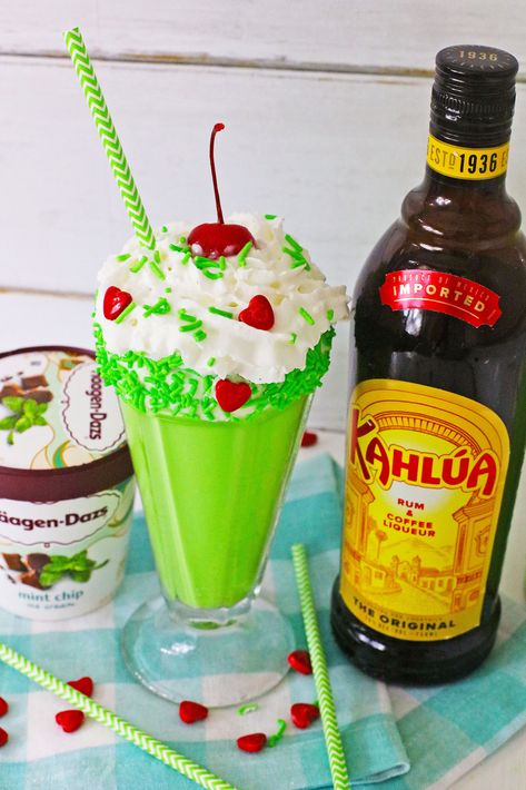 Grinch Christmas Cocktail, Grinch Milkshake, Grinch Sherbet Punch, Mr Grinch Cocktail, Grinch Ice Cream, The Grinch Mixed Drink, Fun Christmas Cocktails, Grinch Recipes, Heart Candies