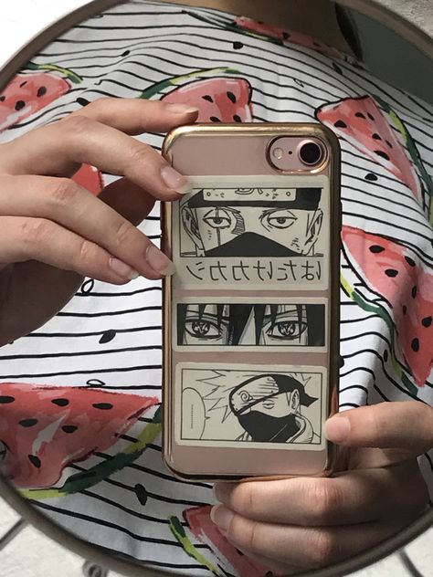 Diy Y2k, Iphone Case Aesthetic, Clear Phone Case Design, Anime Diy, Phone Case Diy Paint, Cute Iphone Cases, Diy Phone Case Design, Phone Case Aesthetic, Iphone Life Hacks