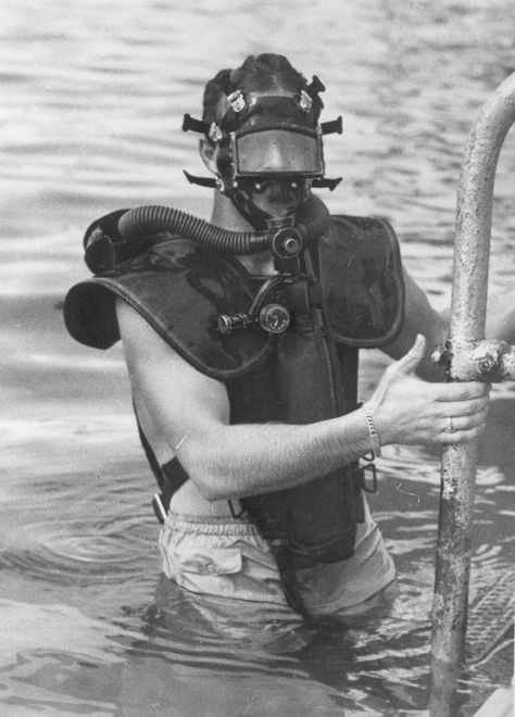 U.S. Coast Guard and OSS in World War II  #uscg #coast_guard #oss #worldwarll  valoansforvets.com Combat Diver, Office Of Strategic Services, Navy Diver, Diving Suit, Naval Special Warfare, Marine Conservation, Diving Equipment, Navy Seal, Diving Gear