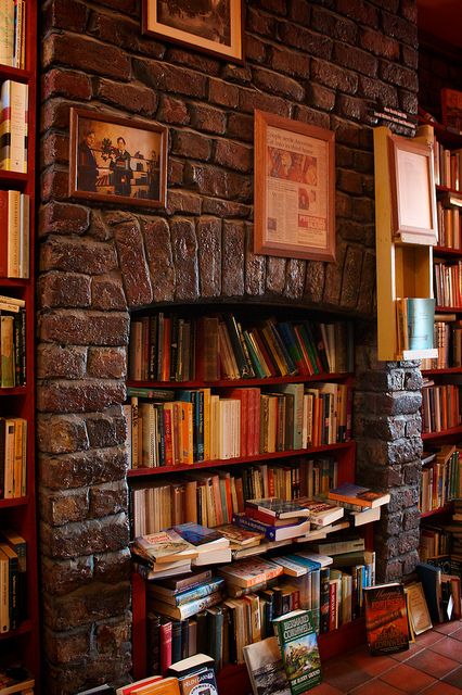 From a bookshop that had so many books they had to store them in the fireplace. The owner of the shop mentioned they had ~22,000 books. Casa Fantasy, Library Fireplace, Book Burning, Lots Of Books, Fireplace Bookshelves, Dream Library, Casa Country, Marjolein Bastin, Home Libraries