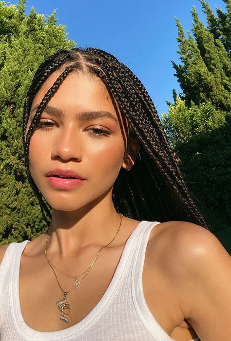 Zendaya on Twitter: "… " Zendaya Aesthetic, Zendaya Photoshoot, Zendaya Hair, Euphoria Quote, Subtle Makeup, Zendaya Style, Hair Streaks, Zendaya Coleman, African Braids