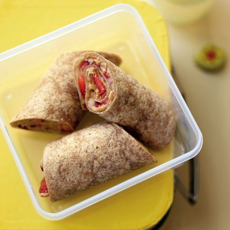 Peanut Butter Tortilla, Strawberry Wrap, Peanut Butter Strawberry, Butter Ideas, Menu Sarapan Sehat, Lunch Box Bento, Diet Recipes Flat Belly, Breakfast And Brunch, Resep Diet