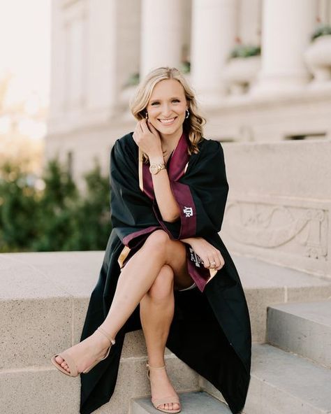 Tamu Graduation Pictures, Aggie Graduation Pictures, Tamu Graduation, Pose Female, Senior Graduation Pictures, Graduation Pose, Outdoor Senior Pictures, Graduation Pic, Senior Photography Inspiration