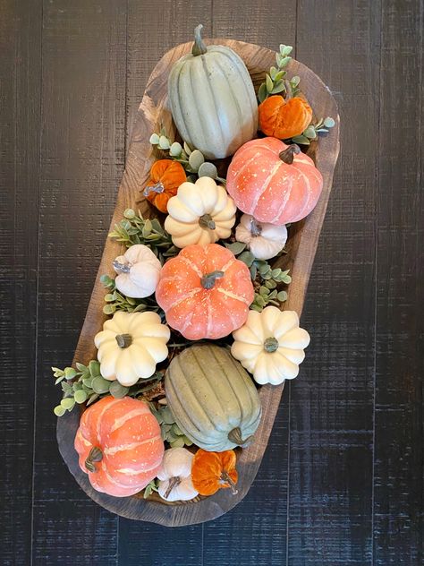 Pumkin Decoration Ideas For Table, Bowl Of Pumpkins Decor, Pumpkin Dough Bowl Centerpiece, Wood Dough Bowl Decor Fall, Pumpkin Bowl Decor, Fall Bread Bowl Decor, Dough Bowl Fall Decor, Dough Bowl Centerpiece Ideas, Fall Dough Bowl Ideas