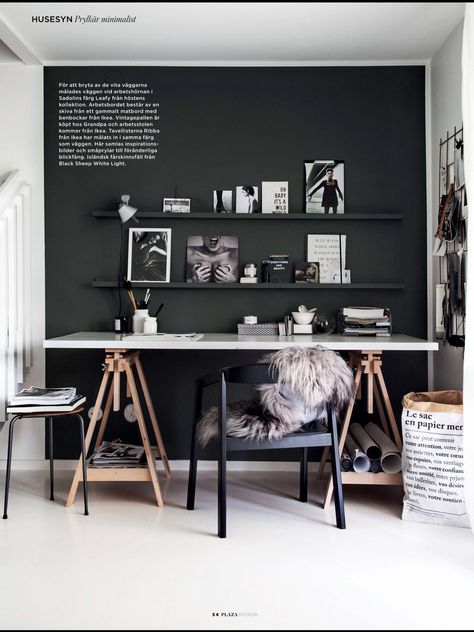 Plaza interiör                                                                                                                                                                                 More Black Things, Interior Kantor, Ordinary Objects, Black Accent Walls, Black Living Room, Flat Paint, Home Design Decor, Office Inspiration, Living Room Paint