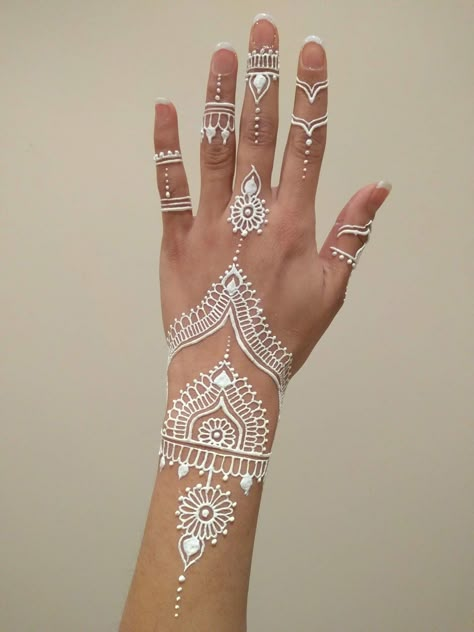 300+ Easy Henna Designs For Beginners On Hands (2020) Simple Mehandi Art For Kids Hands Fashion, White Henna Tattoo, White Henna Designs, Henna Ink, Henne Tattoo, Henna Flower, Henna Tutorial, Henna Drawings, Cute Henna