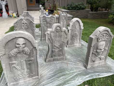 Making Tombstones For Halloween, Foam Tombstones Diy, Halloween Grave Yard Ideas, Styrofoam Headstones, Diy Cemetery Halloween, Diy Tombstones Halloween Outdoor, Diy Headstone Decorations, Diy Tombstones Halloween, Tombstones Diy