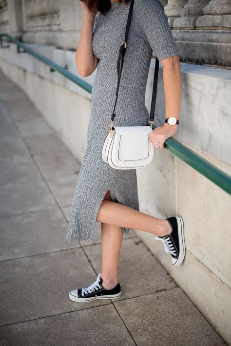 hm-grey-cotton-ribbed-midi-dress-black-converse-white-sole-society-crossbody-chicago-field-museum Converse Low Tops Outfit, Maxi Dress Outfit Fall, Black Chucks, Keds Style, Field Museum, Converse Low Tops, Maxi Dress Outfit, Black Striped Dress, Happy Hump Day