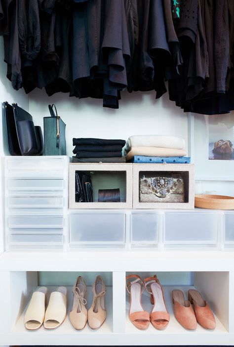 Open Dressing, Professional Organizing Tips, Closet Hacks Organizing, Studio Apt, Paper Clutter, White Drawers, Studio Apartments, Dressing Area, Marie Kondo