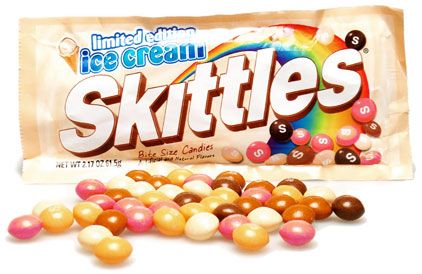 Limited edition ice cream flavoured skittles Weird Candy, Skittles Candy, Funny Food Memes, Weird Snacks, Lolly Jars, American Candy, Dessert Aesthetic, American Snacks, Vintage Sweets