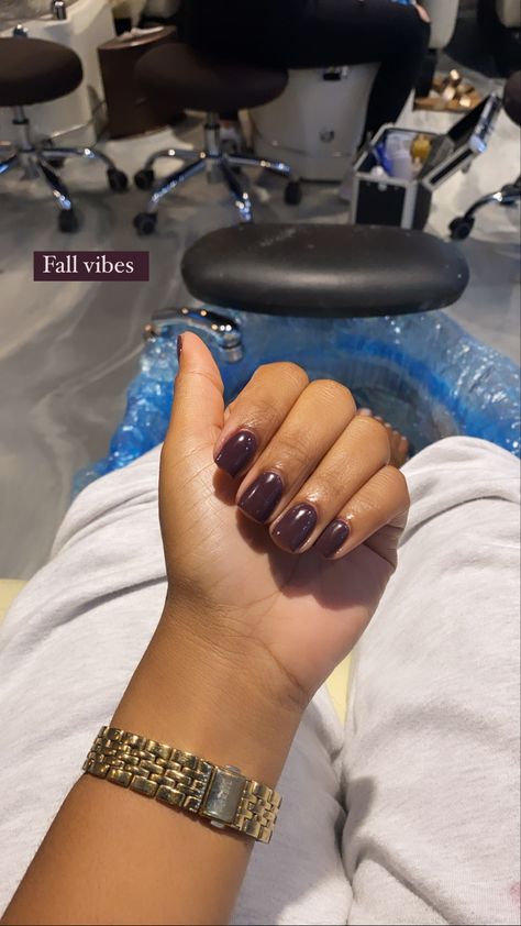 Fall Nails Black Girls Short, Gel Mani Short Nails Dark Color, Natural Fall Color Nails, Dark Nail Colors On Brown Skin, Dark Short Square Nails, Fall Color Nails Short, Dark Purple Gel Nails Short, Dip Natural Nails Ideas Short, Trendy Natural Nails Short