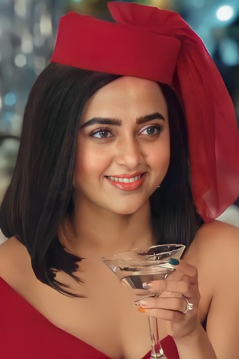 Tejasswi Prakash (Pratha) Tejasswi Prakash Naagin Look, Tejaswi Prakash Naagin, Tejasswi Prakash Naagin, Tejaswi Prakash, Tejasswi Prakash, Tv Streaming, Floral Wallpaper Phone, Indian Tv Actress, Confidence Tips