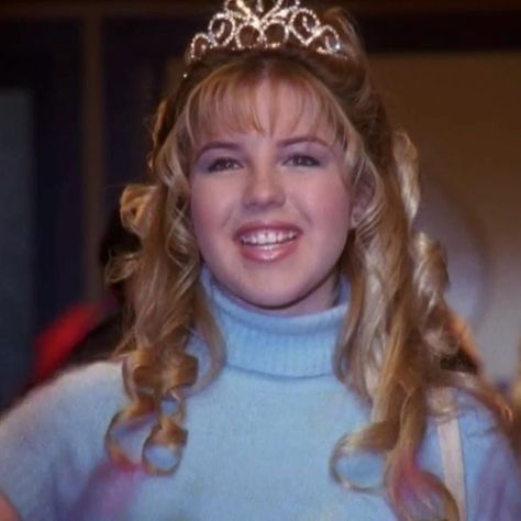 Kate Lizzie Mcguire, Kate Sanders, Lizzie Mcguire Aesthetic, Lizzie Mcguire Outfits, Indie Hipster Fashion, Bratz Movie, Chelsea Kane, Spiritual Being, Preppy Grunge