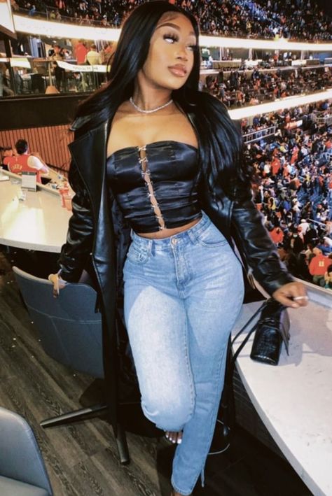 Instagram Baddie Outfits Night Out, Jeans And Corset Outfits Night Out, Corset And Jeans Outfit Black Women, Going Out Dinner Outfits, Corset With Jeans Outfits, Jean Corset Outfit Black Women, Bar Hopping Outfit Night Winter, Baddie Night Out Outfits, Shine Clothes