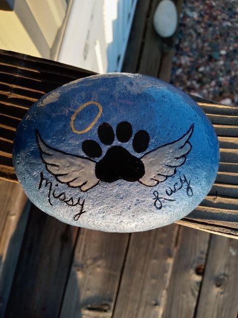 Stone Art Dog Painted Rocks, Pet Memorial Painted Rocks, Dog Memorial Rock Painting, Dog Painted Rocks, Memorial Rock Painting Ideas, Rock Painting Dogs, Dog Rock Painting, Pet Stones, Heaven Painting