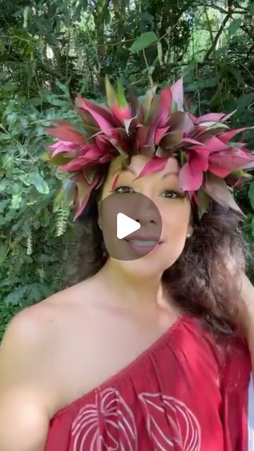 Head Dress Diy, How To Make Leis, Maui Flowers, Lei Poo, Travel Wellness, Haku Lei, Lei Making, Pinning Ceremony, Flower Lei