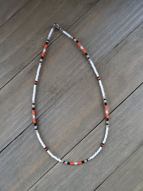 HANDMADE NECKLACE Country Bead Necklace, Guys Beaded Necklaces, Necklace With Beads Ideas, Necklace Of Beads, Cute Western Necklaces, Country Beaded Necklace, Simple Seed Bead Bracelets, Western Necklaces Beaded, Home Made Necklaces Ideas