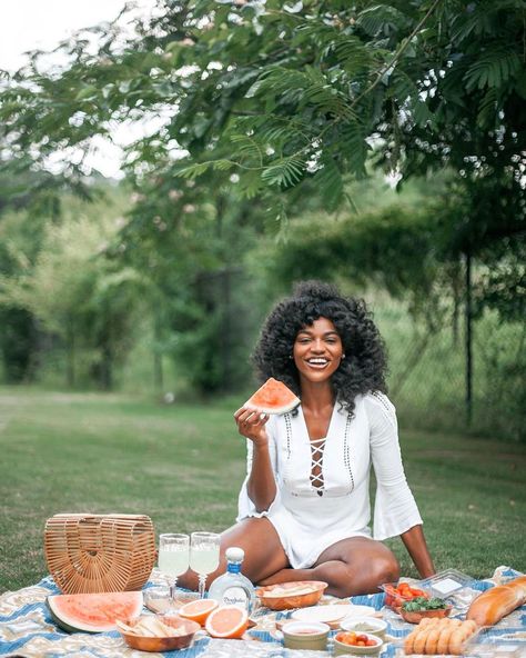 Asiyami Gold 🇳🇬 on Instagram: “Summer time calls for celebrating and spending more time outdoors. Celebrate with @donjuliotequila. #ad” Travel Theme Photoshoot, Asiyami Gold, Picnic Outfit, Creative Photoshoot Ideas, Photographie Portrait Inspiration, Creative Photography Techniques, Wellness Wednesday, Black Femininity, Outdoor Photoshoot