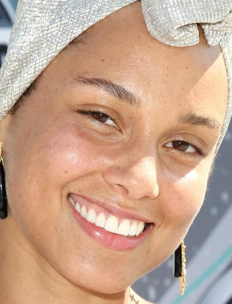 Alisha Keys, Coconut Oil Skin Care, Perfect Teeth, Bet Awards, Coconut Oil For Skin, Smile Design, Luminous Skin, Kissable Lips, Alicia Keys