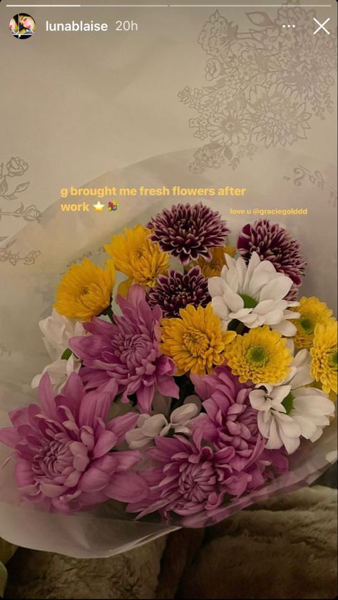 Bouquet Of Flowers Instagram Story Caption, Flower Bouquet Caption, Captions For Flowers From Boyfriend, Flowers Insta Story, Hello Wallpaper, Journal Therapy, Short Instagram Captions, Flower Photoshoot, Couple Pic