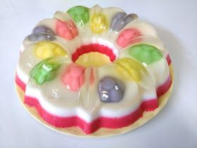 Easter Jello Cake, Easter Jello, Jello Eggs, Gelatin Cake, Easter Deserts, Jello Mold Recipes, Jello Dessert, Layered Jello, Fruit Platter Designs