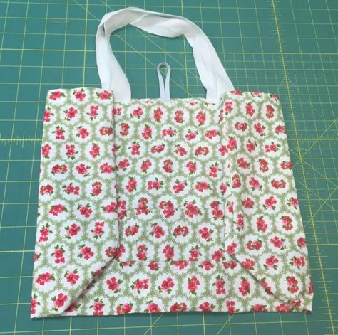 Fold Up Shopping Bag Tutorial — The Crafty Nomad: Online Quilt Courses & Quilt Patterns Fold Up Shopping Bag Pattern Free Sewing, Folding Grocery Bag, Shopping Bag Diy Free Pattern, Sewn Shopping Bag, Shopping Bags Diy Free Pattern, Fold Up Tote Bag Pattern, Folding Shopping Bag Free Pattern, Fold Up Shopping Bag Pattern, Fabric Shopping Bags Free Pattern