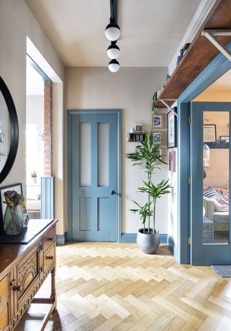 Entrance hall with parquet flooring and blue painted door frames Hallway Colour Ideas, Blue Painted Door, Stairs And Hallway Ideas, Manchester Home, Ivy Cottage, Victorian Renovation, Hallway Colours, Choosing Paint Colours, Victorian Townhouse