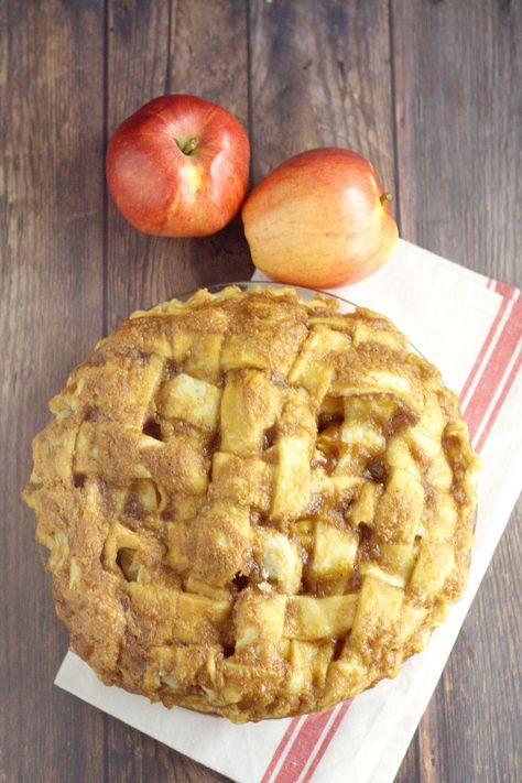 Traditional Apple Pie Traditional Apple Pie Recipe, No Fail Pie Crust, Apple Recipes Easy Healthy, Fall Pies Recipes, Old Fashioned Apple Pie, Pie Crust Top, Traditional Apple Pie, Homemade Apple Pie, Apple Recipes Easy