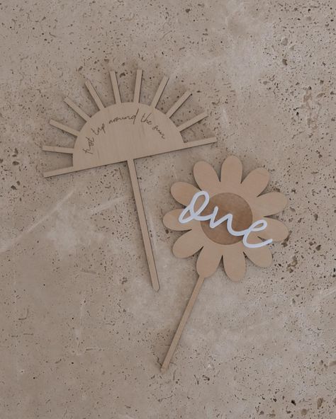 Wooden Cake Toppers Birthday, Cake Topper First Birthday, Daisy Birthday Theme, Cricut Cake Topper, Natural Baby Room, Sun Cake Topper, Sun Cake, Cake Toppers Birthday, Cricut Cake