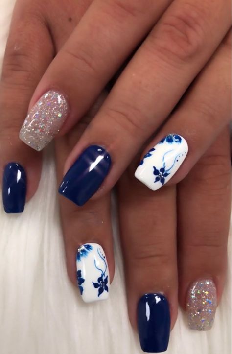 Dark Blue Nails With White Flowers, Navy Flower Nails, Navy Blue Summer Nails, Blue And White Nail Designs, Saints Nails, Pedicure Designs Toenails, Navy Nails, Navy Blue Nails, Boho Nails