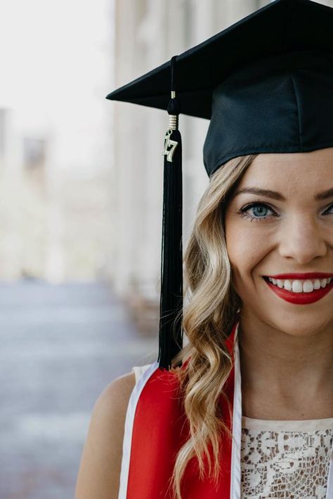 University of Arkansas Senior Pictures Close Up Graduation Pictures, University Of Arkansas Senior Pictures, College Grad Pictures, Grad Portraits, College Grad Photos, Nursing Graduation Pictures, Cap And Gown Pictures, Masters Graduation, College Graduation Photoshoot