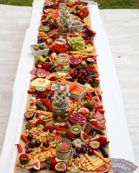 Cheese Table, Antipasto Platter, Charcuterie Platter, Charcuterie And Cheese Board, Food Displays, Grazing Tables, Snacks Für Party, Cheese Platters, Cheese Plate