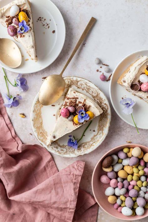 Mini Egg Cheesecake, Unbaked Cheesecake, Chocolate Decadence, No Bake Chocolate Cheesecake, Dreamy Desserts, Mini Egg, Buttery Biscuits, Easy Cheesecake Recipes, Digestive Biscuits