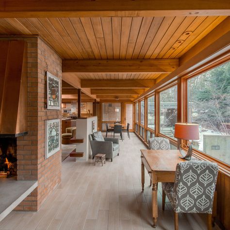 75 Mid-Century Modern Sunroom Ideas You'll Love - February, 2024 | Houzz Modern Sunroom Ideas, Modern Sunroom, Pizza Oven Fireplace, Oven Fireplace, Sunroom Ideas, Midcentury Modern, Century Modern, Conference Room Table, Mid-century Modern