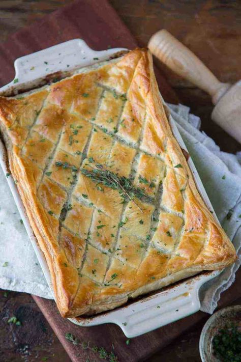 Short Rib Pot Pie Recipe, Recipe With Pie Crust, Wellington Recipes, Pot Pie With Puff Pastry, Easy Beef Wellington, Pie With Puff Pastry, Wine Gravy, Recipe Gift, Wellington Recipe