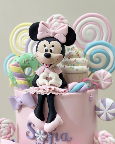 🍭🍬🍭 Sofia is TWO sweet 🍭🍬🍭 with a little twist of Minnie Mouse. Loved making this cake for little Sofia. A really cute theme.… | Instagram Theme Instagram, Candyland Cake, Cake Mini, Bow Cakes, Cake Boards, Two Sweet, Cute Themes, Mini Mouse, Pretty Birthday Cakes