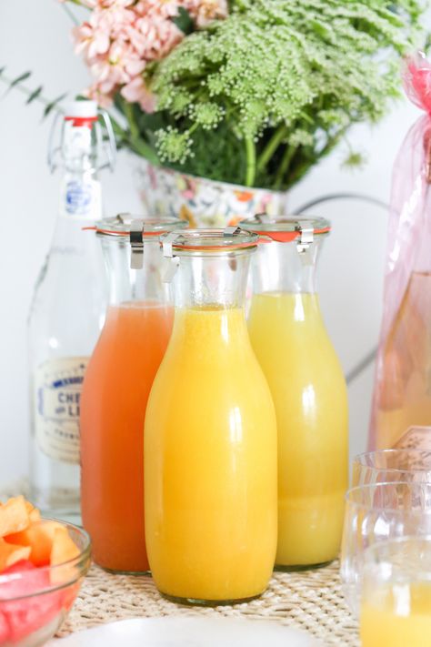 A Simple and Modern Sip & See Party with Bagel and Mimosa Bar // Salty Canary Sip And See Brunch Ideas, Sip And See Party Ideas, Bagel Brunch, Baby Shower Brunch Food, Bagel Bar, Pickled Asparagus, Blueberry Bagel, Bagel Toppings, Food Set Up