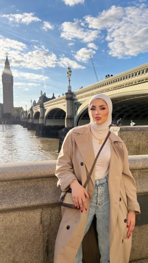 Hijab London outfit trenchcoat Outfit Trenchcoat, Hijabi Fashion Casual, London Outfit, Hijabi Style, Outfit Hijab, Ootd Hijab, Hijabi Fashion, Hijab Outfit, Hijab Fashion