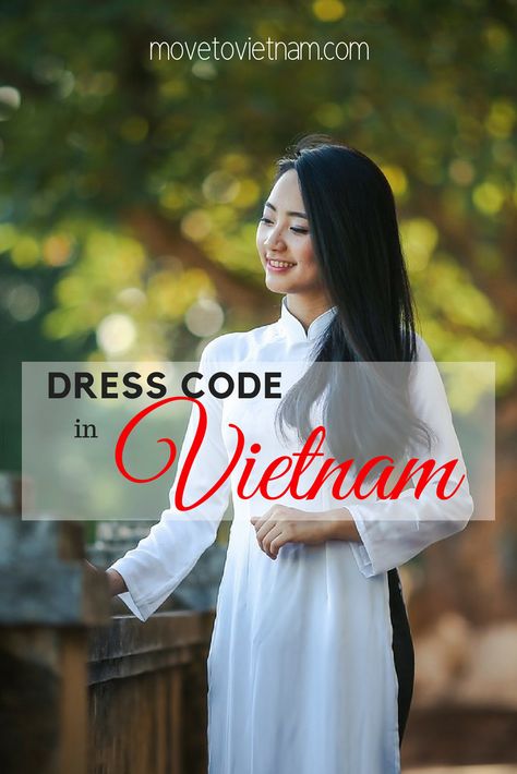 What is the dress code in Vietnam? Is there even one? Here are the what to wear and what not to wear in Vietnam when visiting for your holiday. #dresscodeinvietnam #whatnottowearinvietnam #whattowearinvietnam Vietnam Tourist Outfit, Vietnam Outfits Travel, Vietnam What To Wear, Vietnam Outfit Ideas Women, Vietnam Trip Outfit, Da Nang Vietnam Outfit, Vietnam Travel Outfit Ideas, Vietnam Holiday Outfits, What To Wear In Vietnam Outfit Ideas