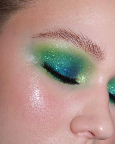 Green And Blue Eye Makeup, Blue And Green Eyeshadow Looks, Green And Blue Makeup, Blue And Green Eyeshadow, Blue Green Makeup, Blue Green Eyeshadow, Funky Makeup, Windows To The Soul, Lashes Mascara