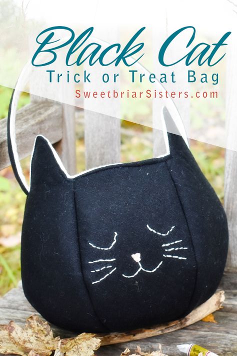 Cat Purse Sewing Pattern, Trick Or Treat Bag Sewing Pattern, Felt Halloween Bags Diy, Sewing Halloween Bags, Felt Bags Diy Pattern How To Make, Felt Trick Or Treat Bag Diy, Halloween Bag Pattern, Quilted Trick Or Treat Bag, Halloween Bag Sewing Pattern