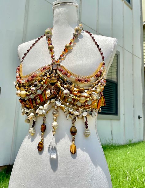 Beaded Jewelry Outfit Ideas, Animal Festival Outfit, Bead Body Jewelry, Crystal Top Outfit, Bead Top Diy, Crystal Beaded Jewelry, Beaded Body Jewelry, Beaded Accessories Diy, Beaded Top Diy