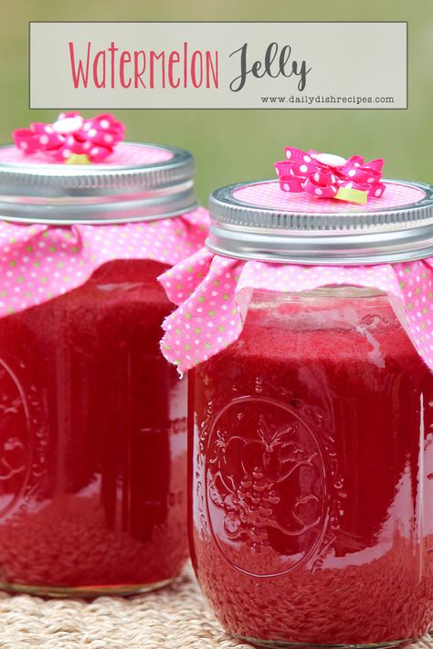 The sweet taste of summer in a jar of Watermelon Jelly. This jelly is delicious and goes great on a slice of bread, topping pancakes or waffles or even used in fruit salad or baked goods. Watermelon Jelly, Jelly Sweet, Canning Fruit, Canning Jam, Canning Food Preservation, Canned Food Storage, Canning Tips, Jam And Jelly, Agar Agar